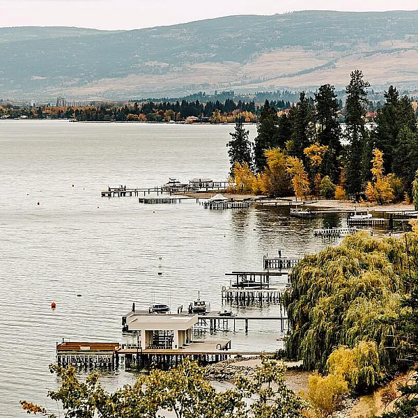 El centro de Kelowna, cerca del parque Cedar Creek, junto a Lakeshore Drive