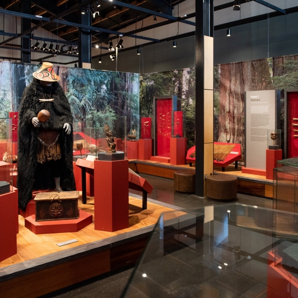 The Hli Goothl Wilp-Adokshl Nisg̱a’a (Nisg̱a'a Museum) contains a collection of more than 300 cultural treasures.