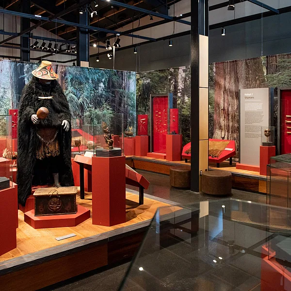 The Hli Goothl Wilp-Adokshl Nisg̱a’a (Nisg̱a'a Museum) contains a collection of more than 300 cultural treasures.