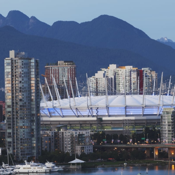 View of downtown Vancouver with the stadium in the centre and the mountains behind