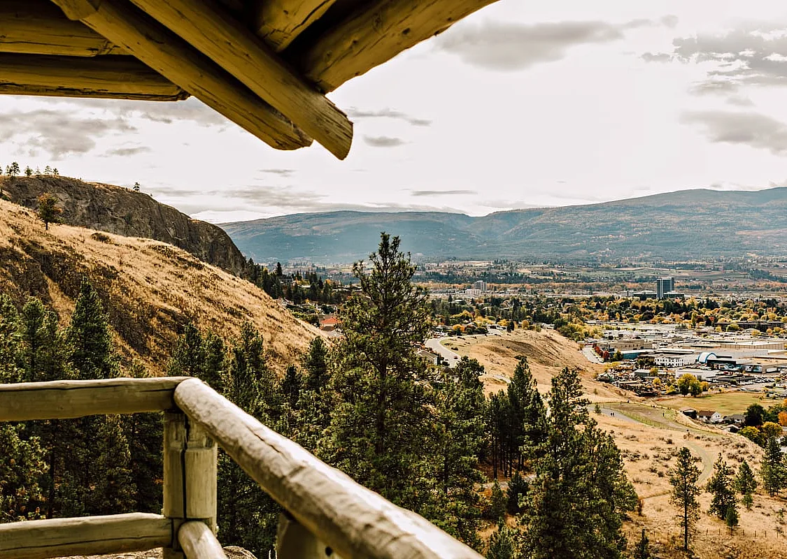 Knox Mountain Lookout - una plataforma con vistas a Kelowna.
