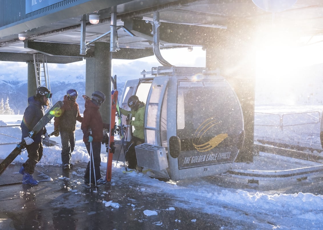 Cargando en Kicking Horse Mountain Resort en los Kootenay Rockies