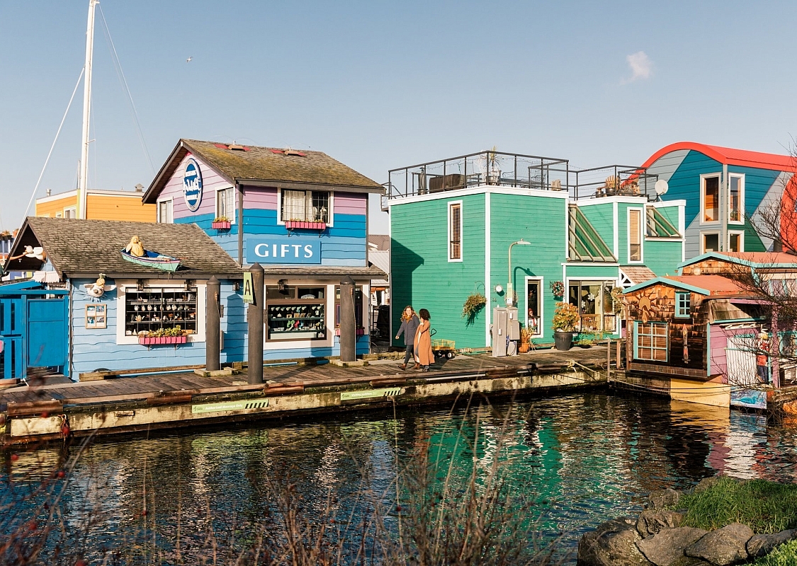 People walking along Fisherman's Wharf in Victoria| Jordan Dyck