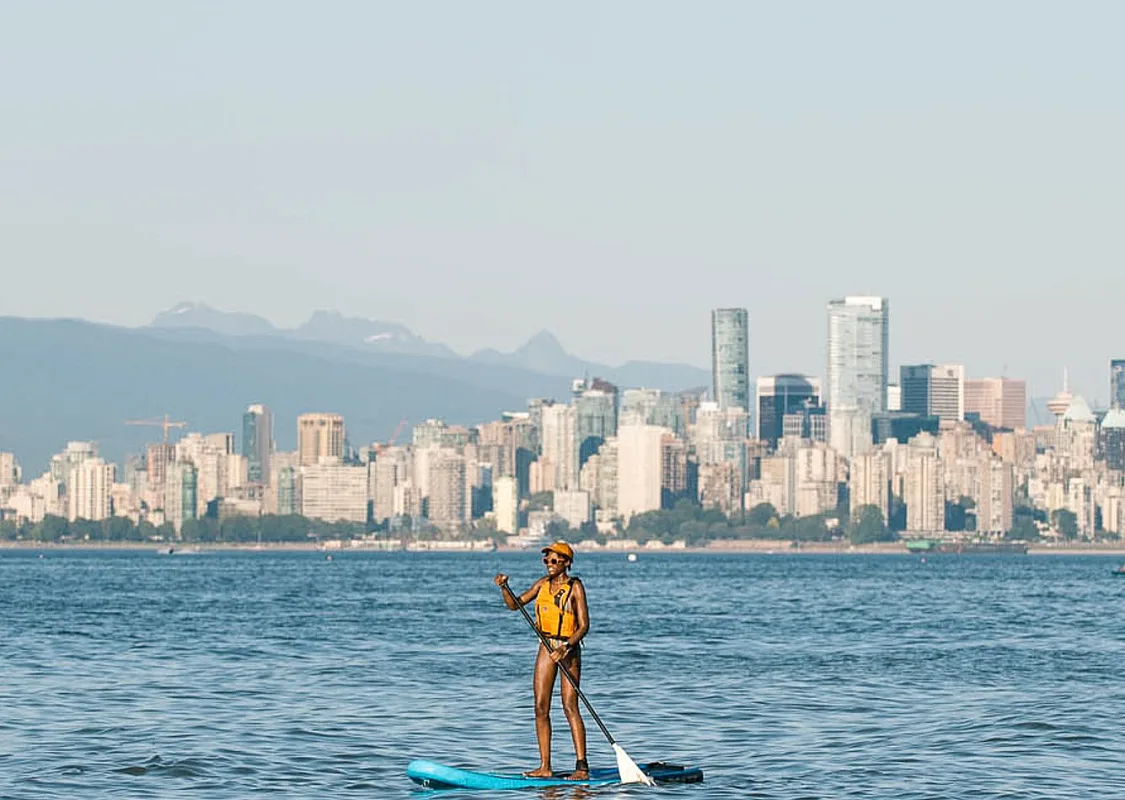 Stand-up paddleboarding in Vancouver | @jujumil