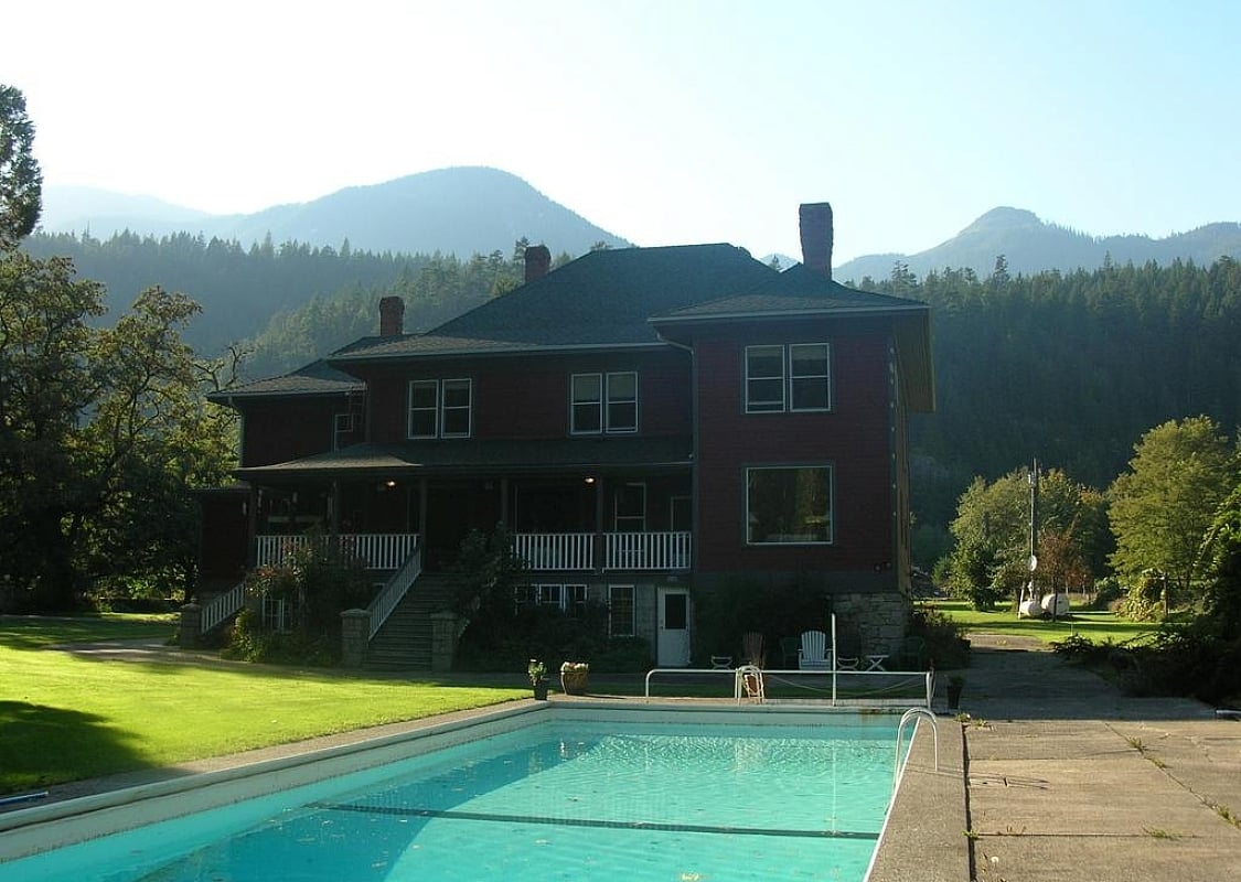 Sasquatch Crossing Eco Lodge, east of Chilliwack.