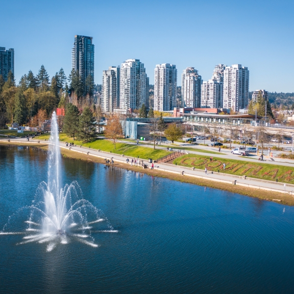 Luftaufnahme des Brunnens am Lafarge Lake in Coquitlam