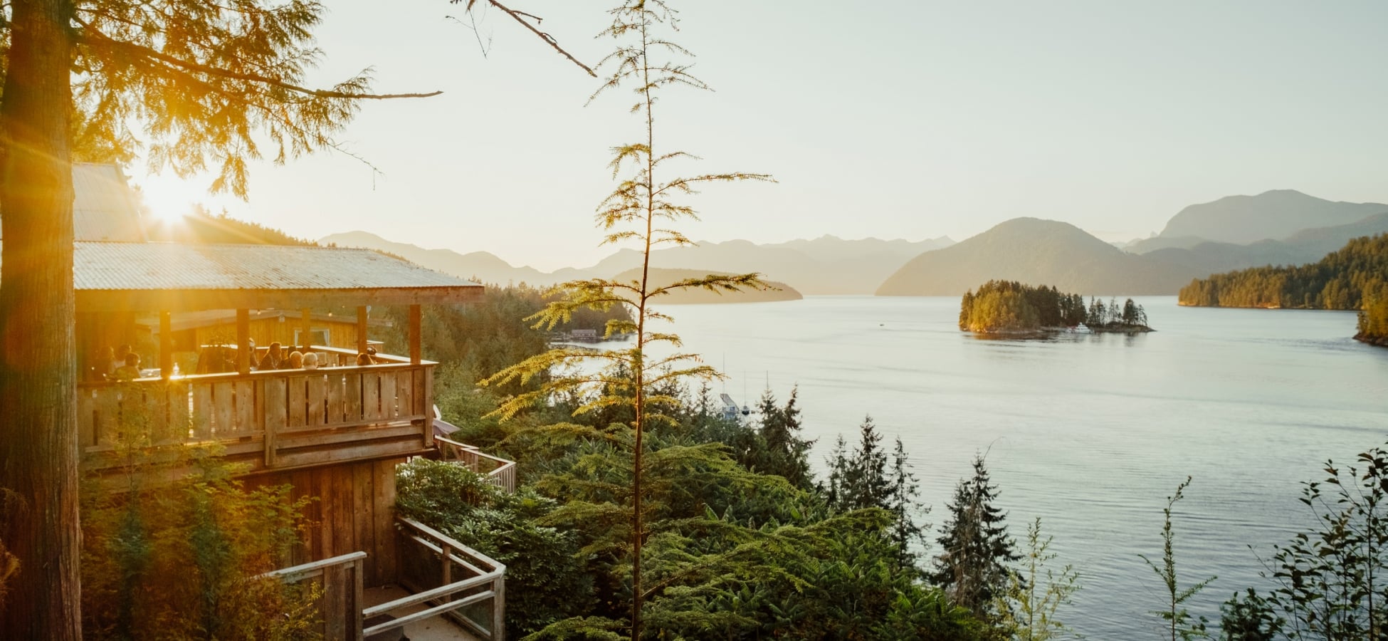 Blick auf den Sechelt Inlet von der West Coast Wilderness Lodge in Egmont.