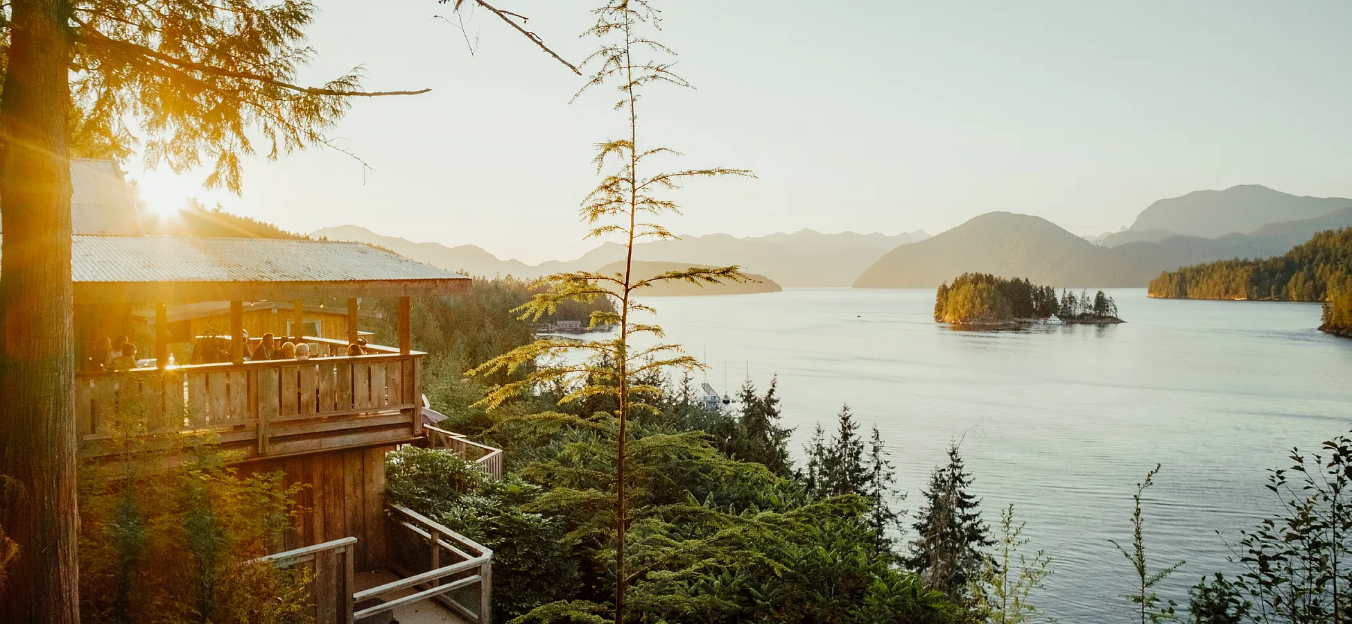 Blick auf den Sechelt Inlet von der West Coast Wilderness Lodge in Egmont.
