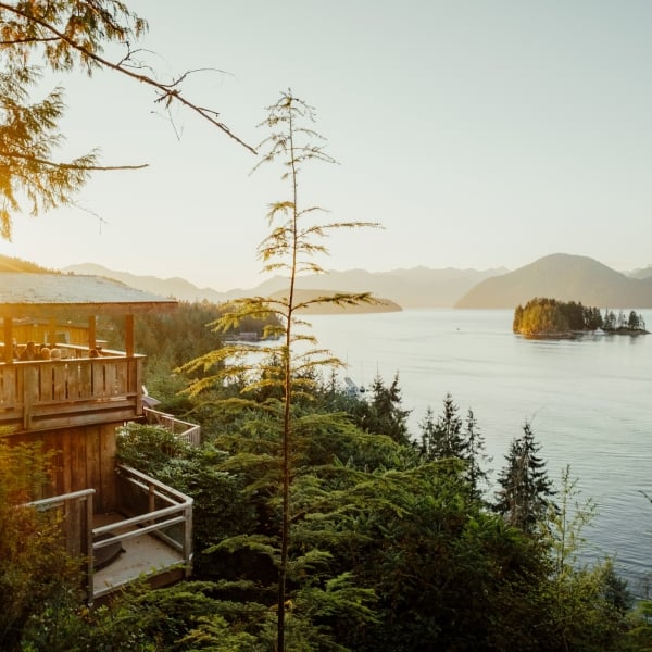 Blick auf den Sechelt Inlet von der West Coast Wilderness Lodge in Egmont.