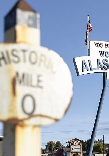 View of a mile 0 sign