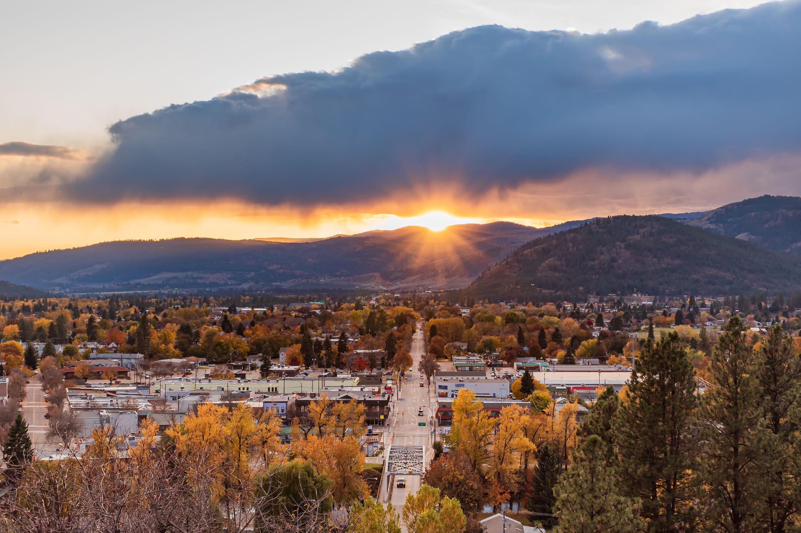 Autumn sunset over the town of Grand Forks