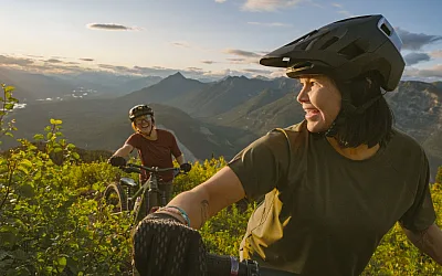 Two friends enjoying their bike ride on Mount 7, Golden's hot spot for downhill biking.