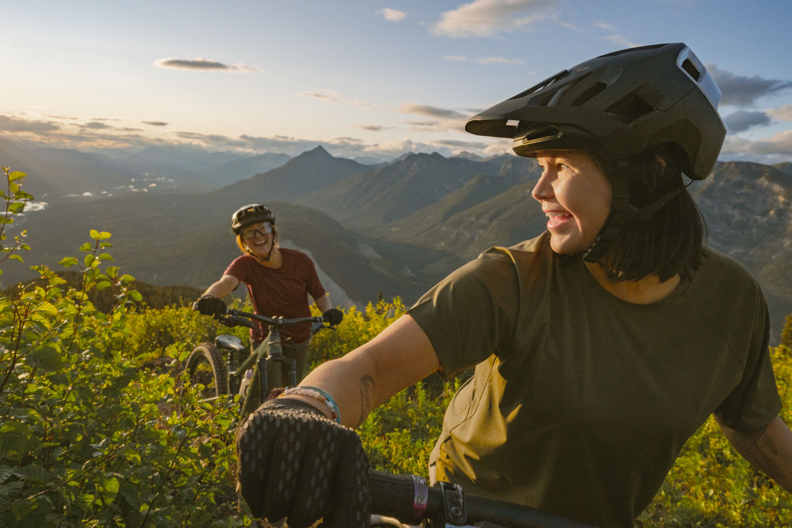 Two friends enjoying their bike ride on Mount 7, Golden's hot spot for downhill biking.