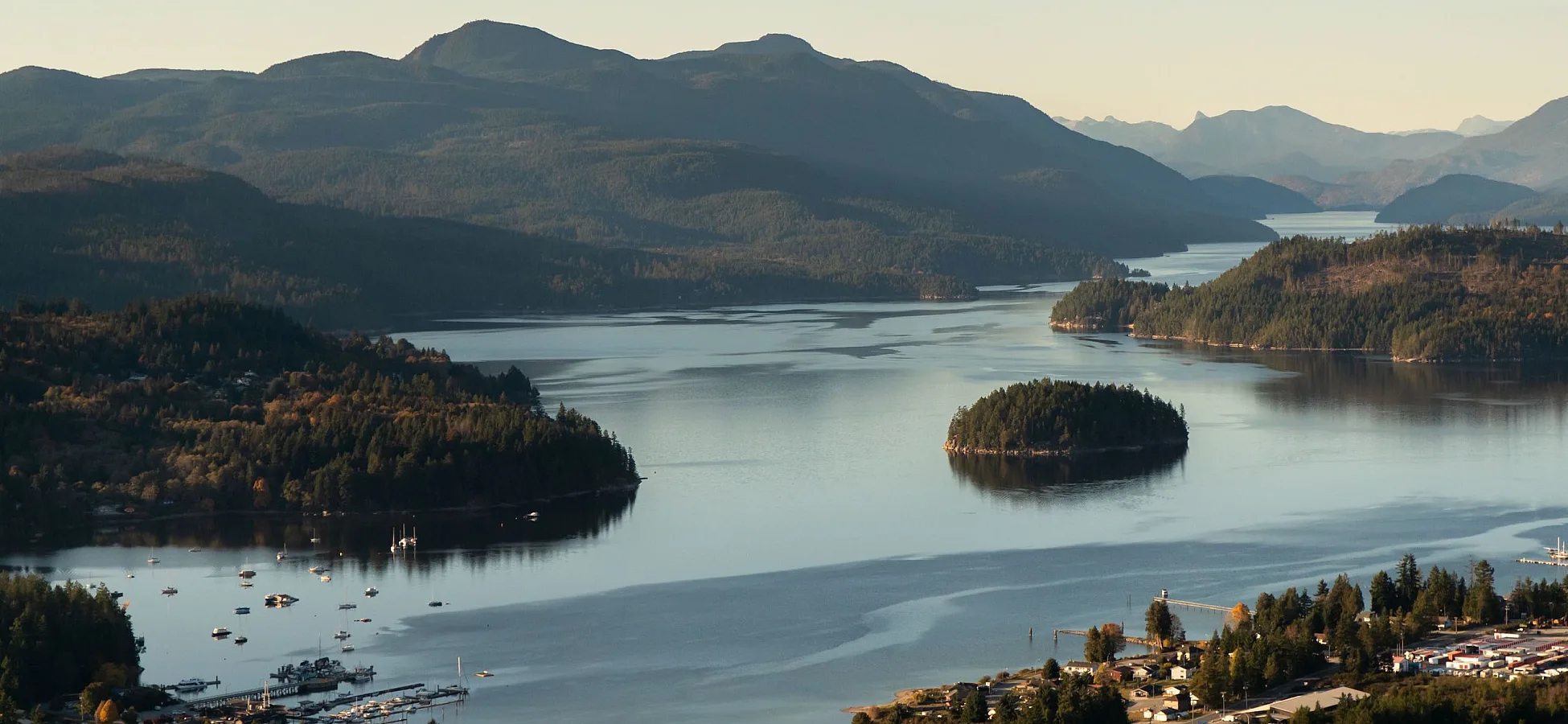 A golden hour scenic flight with Fly Coastal (@flycoastalairtaxi) over Sechelt.