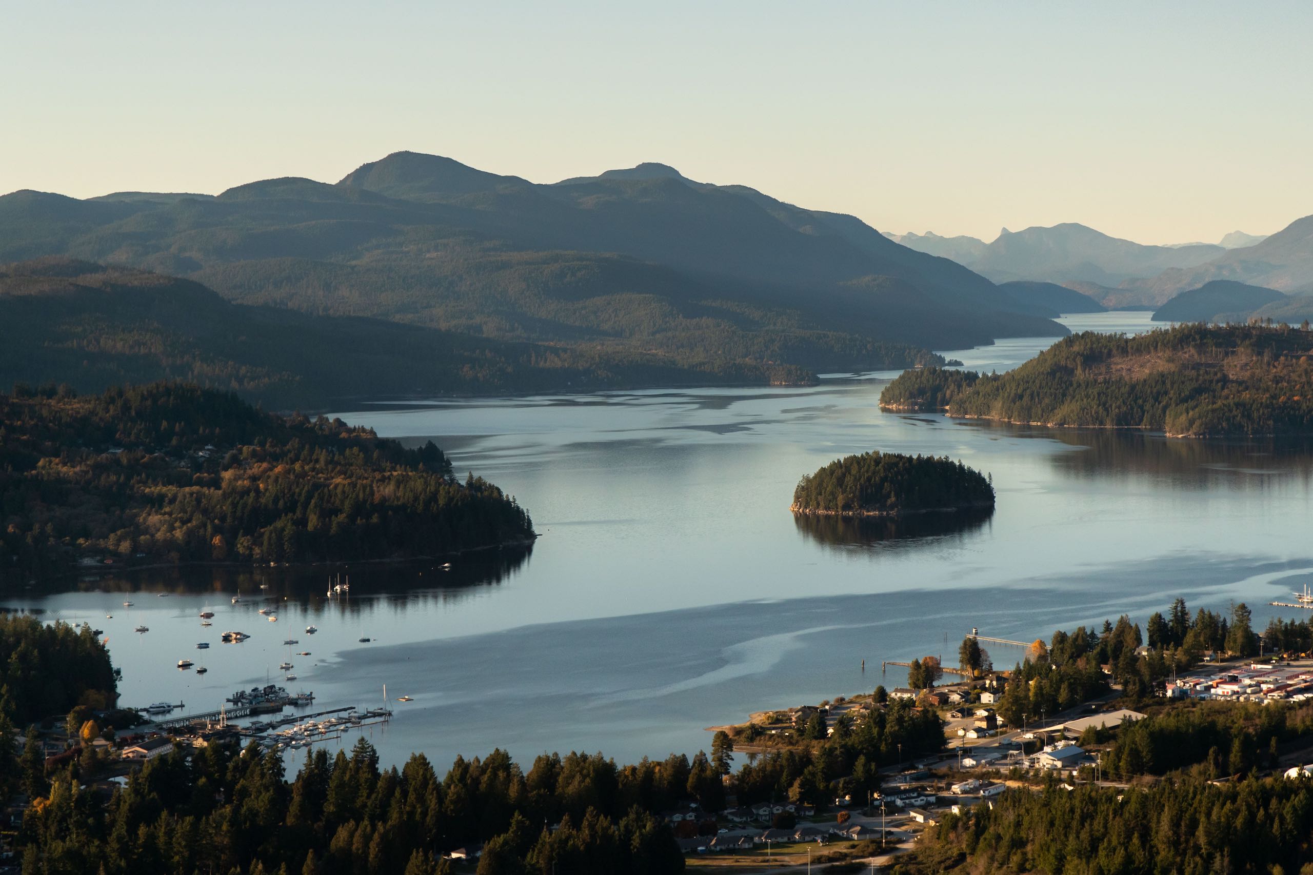 A golden hour scenic flight with Fly Coastal (@flycoastalairtaxi) over Sechelt.