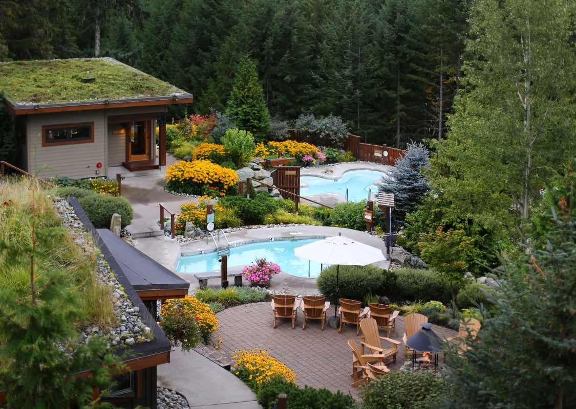 Poolbereich in einem Resort