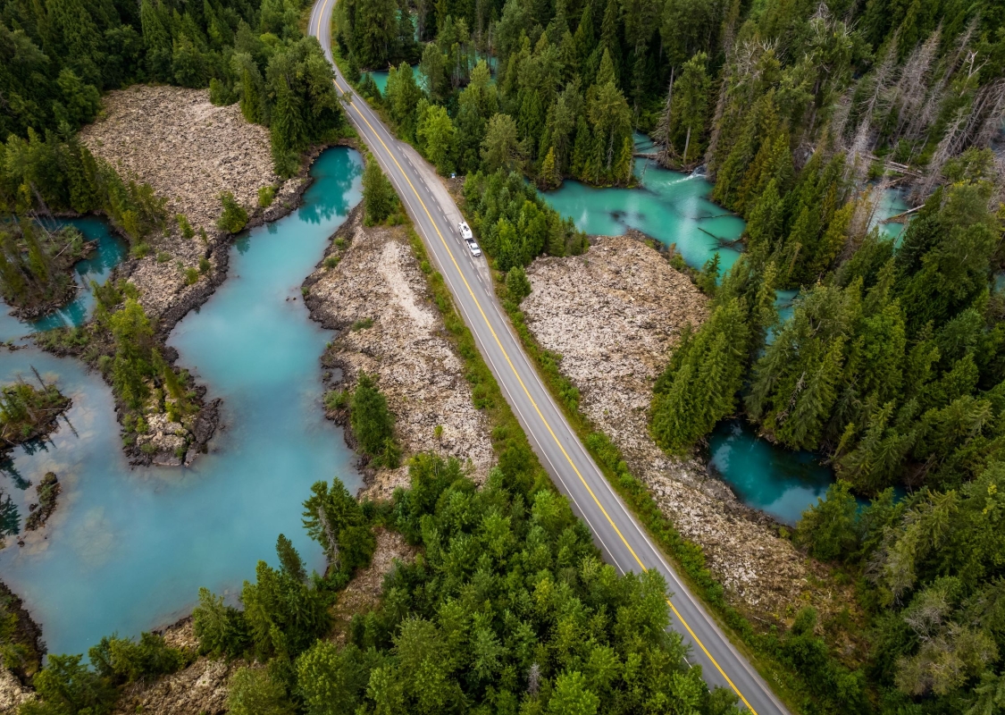 Wohnmobil am Drowned Forest im Nisga'a Memorial Lava Bed Provincial Park geparkt.
