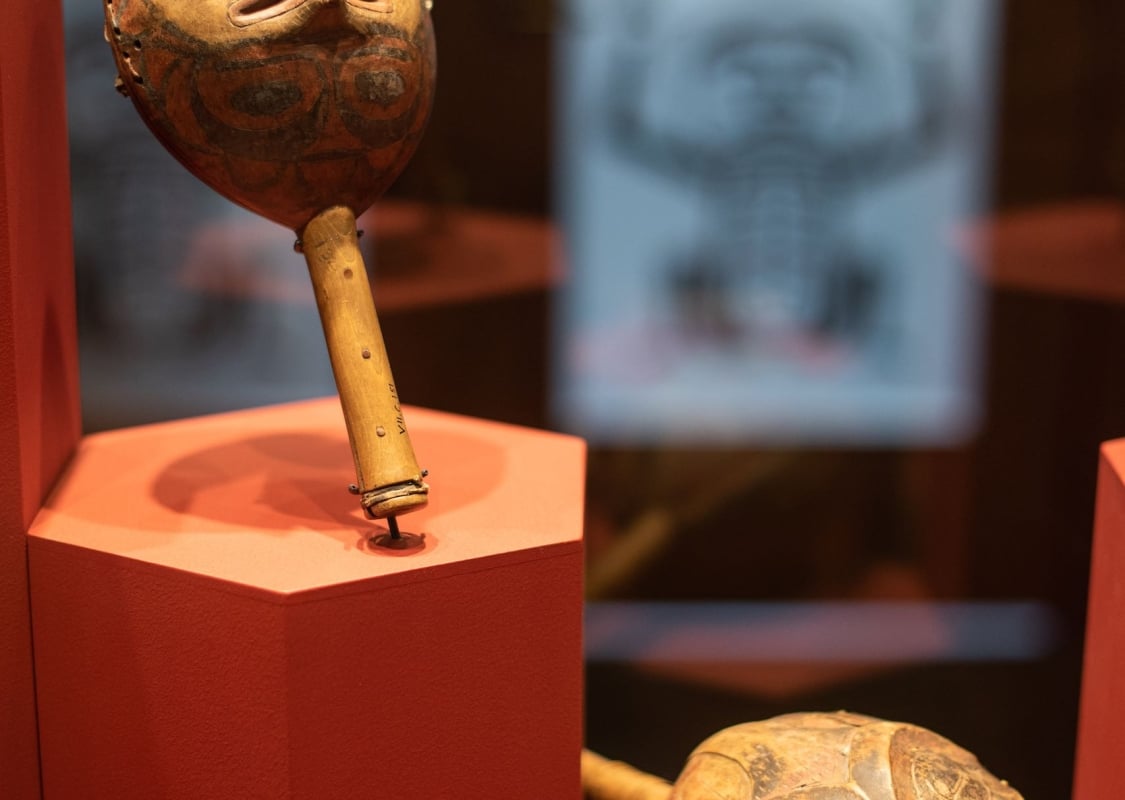 Erfahre mehr über die Geschichte und Kultur der Nisga'a im Nisga'a Museum in Laxgalts'ap.