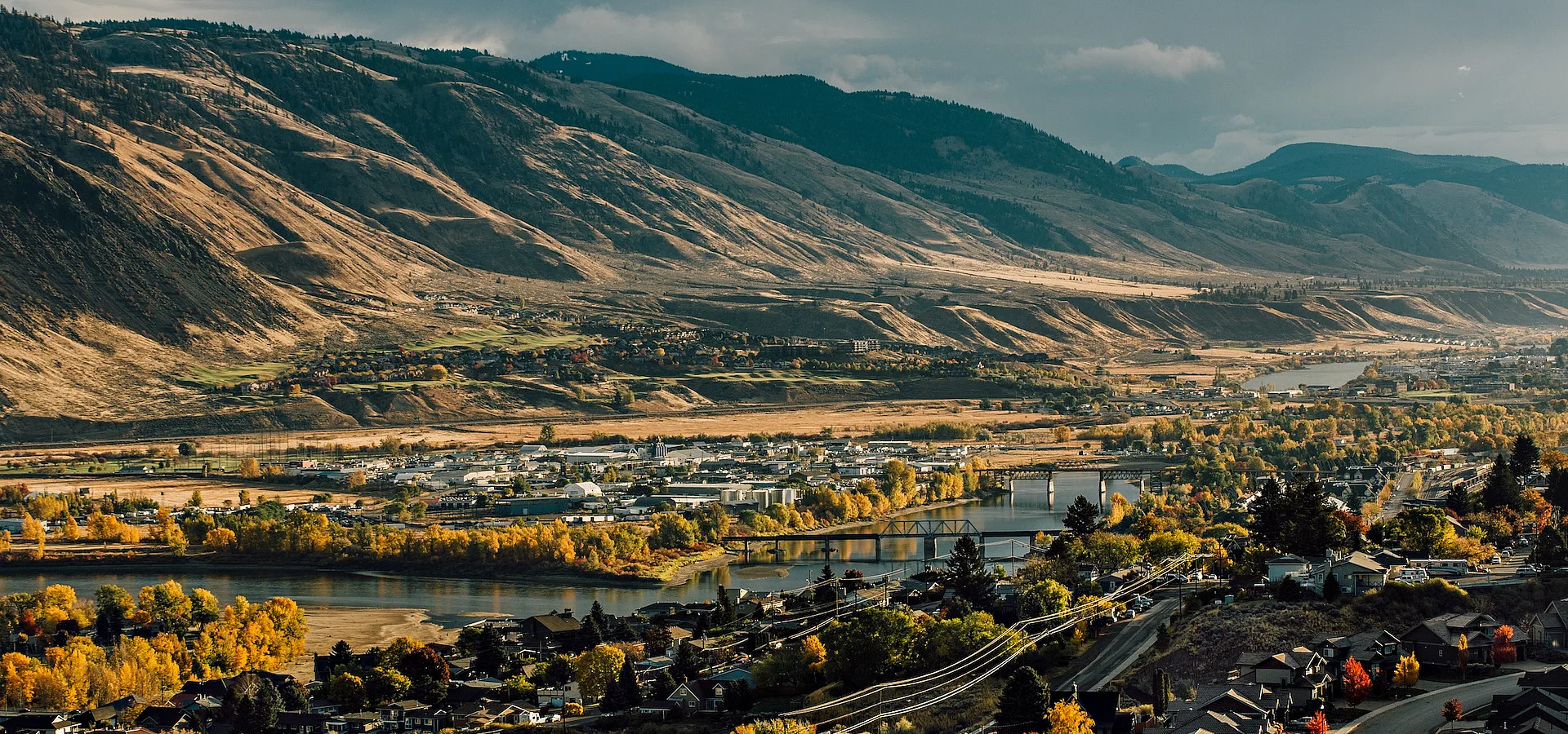 El centro de Kamloops, justo al lado de Columbia Street, en el mirador panorámico del Panorama Inn
