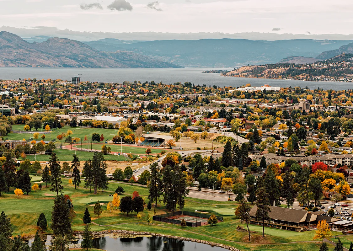 La vista desde Dilworth Mountain Park con vistas a Kelowna