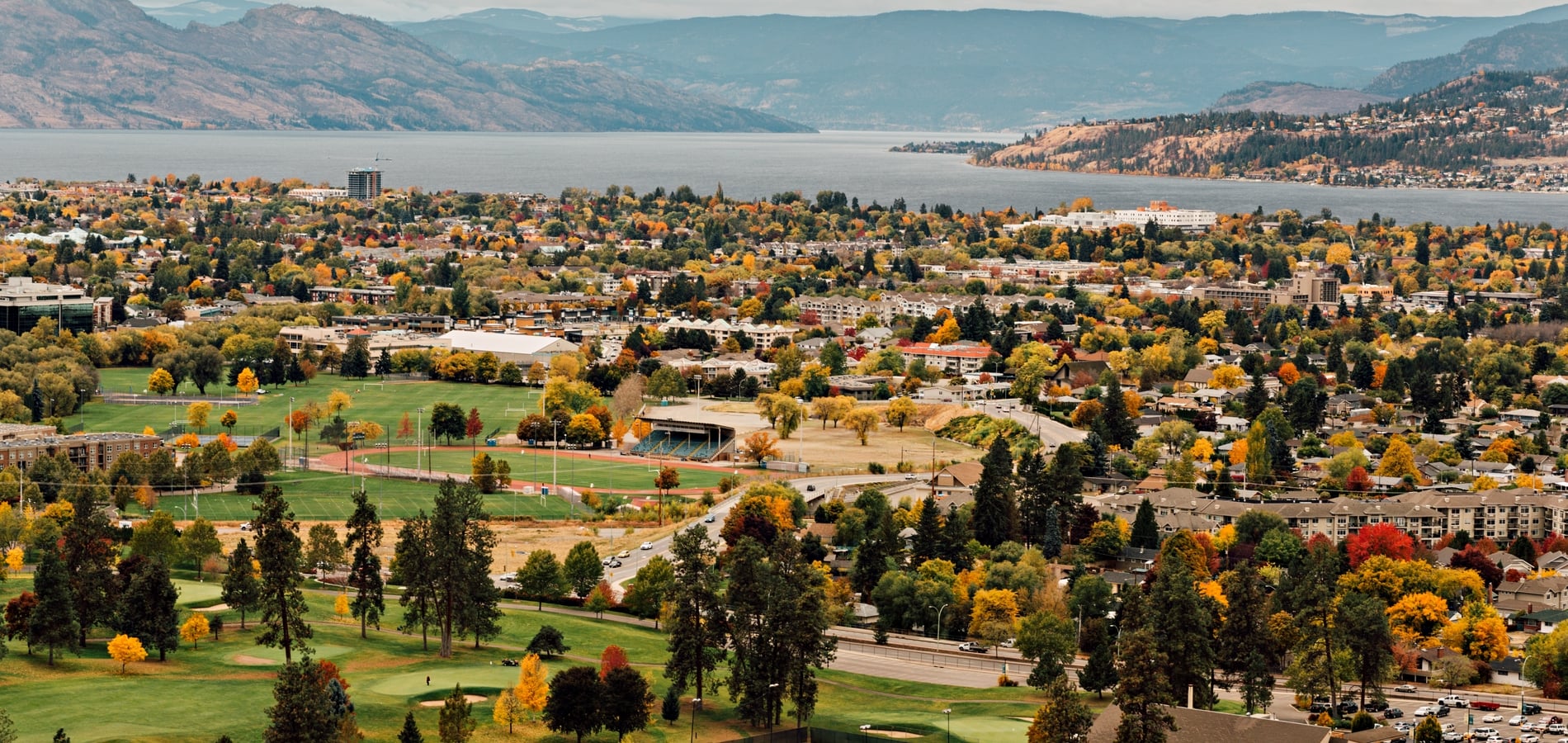 La vista desde Dilworth Mountain Park con vistas a Kelowna