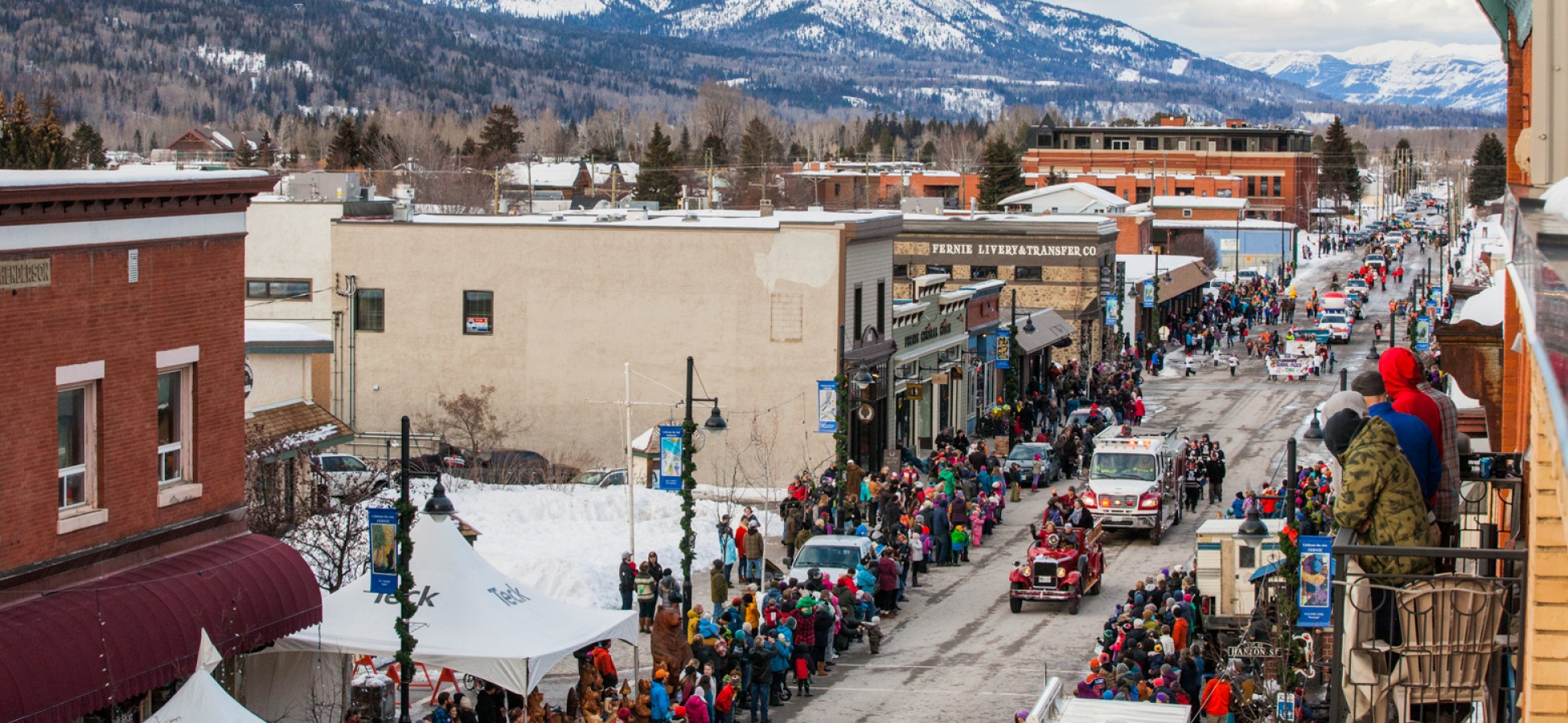 Besucher*innen der Griz Days Winter Festival Parade im Jahr 2017