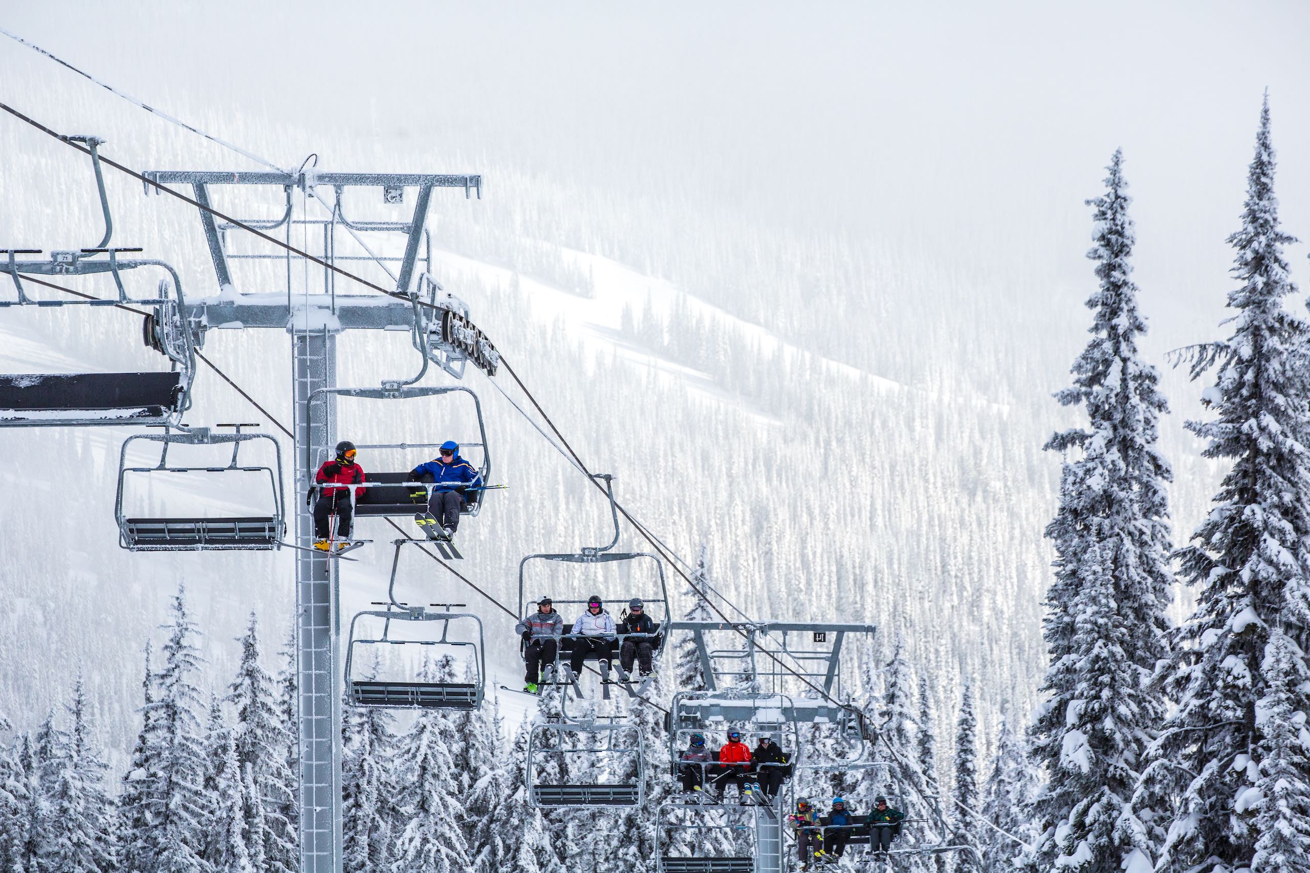 Skiiers on the chairlift at Sun Peaks Resort