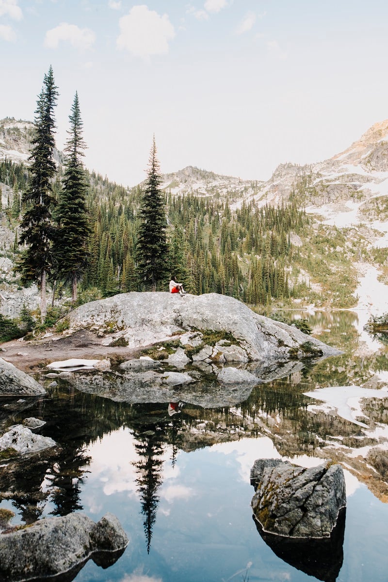 Miller Lake, una caminata saliendo de la Meadow in the Sky Parkway, en el Parque Nacional Mount Revelstoke | Nathan Martin