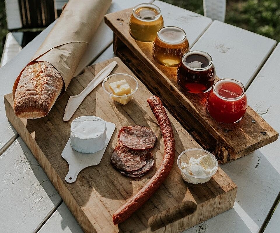 Wurstwaren und Bierverkostung bei Locality Brewing