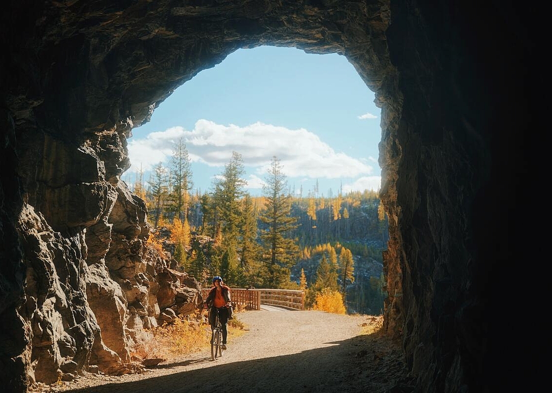 Radfahren auf dem Myra Canyon Trail mit einem Leihfahrrad von Myra Canyon Bicycle Rental
