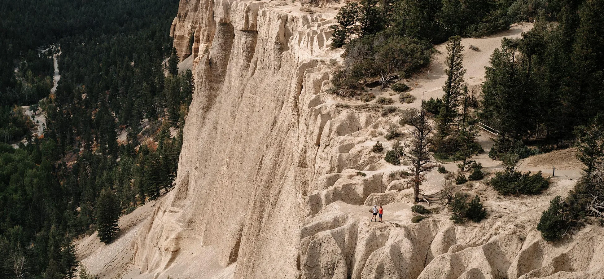 Por el sendero Hoodoo; un recorrido de ida y vuelta cerca de Fairmont Hot Springs.