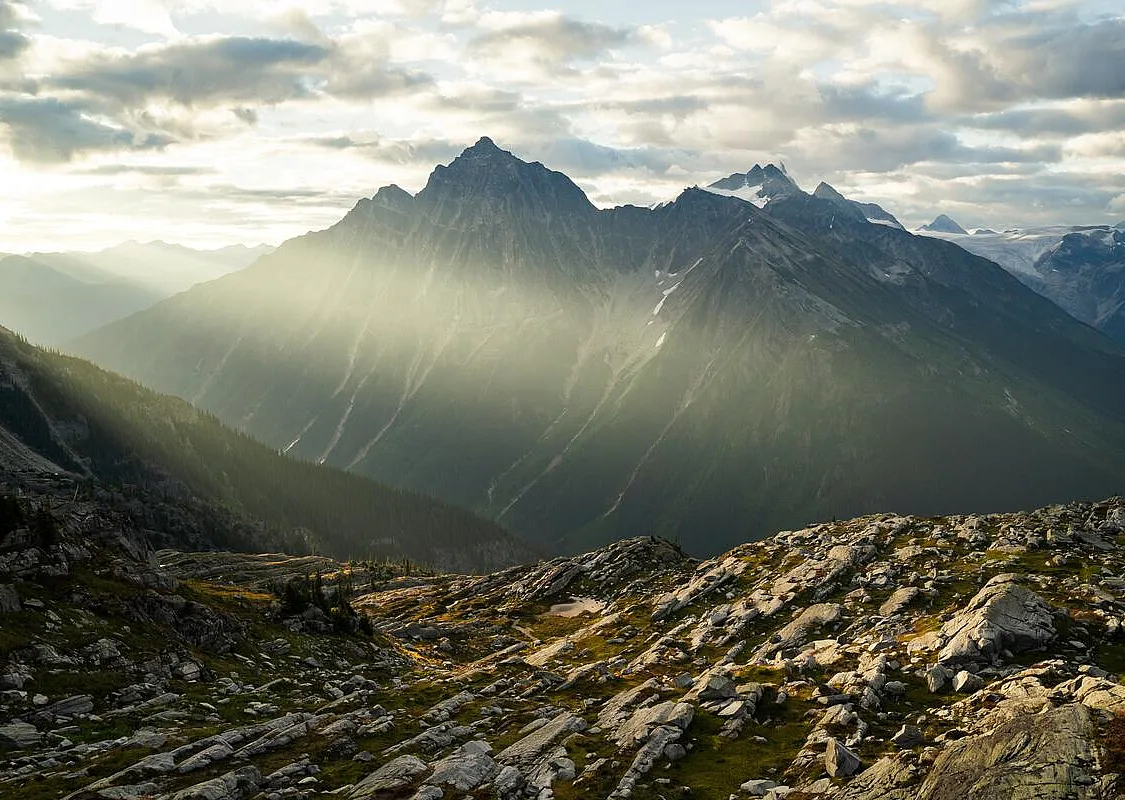 Vista del monte Macdonald desde Hermit Meadows, en el Parque Nacional Glacier.