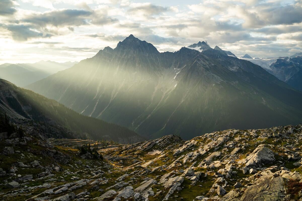 Vista del monte Macdonald desde Hermit Meadows, en el Parque Nacional Glacier.