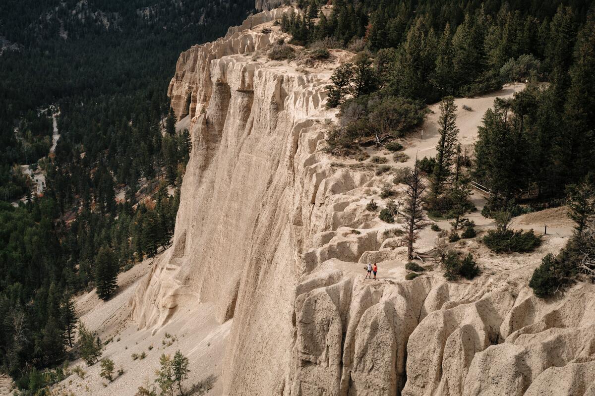 Por el sendero Hoodoo; un recorrido de ida y vuelta cerca de Fairmont Hot Springs.