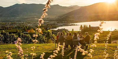 Outdoor dining in Penticton with Okanagan Lake in the background | Kari Medig