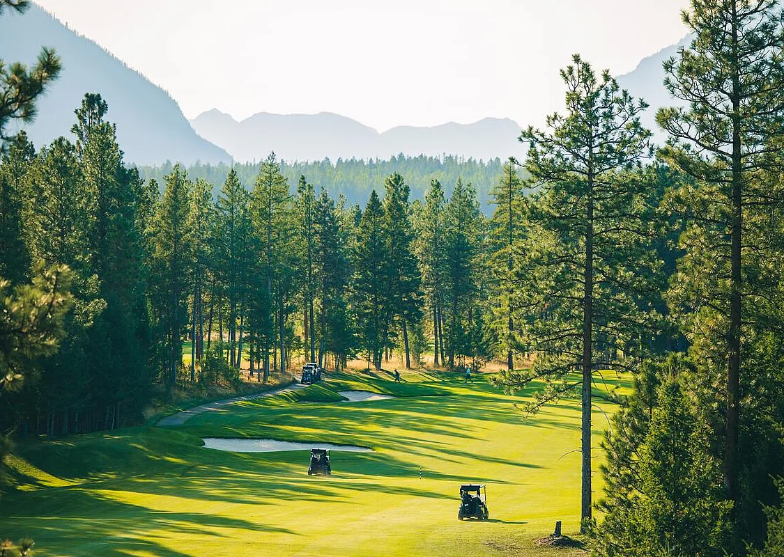 Golf course with breathtaking views of surrounding mountains.