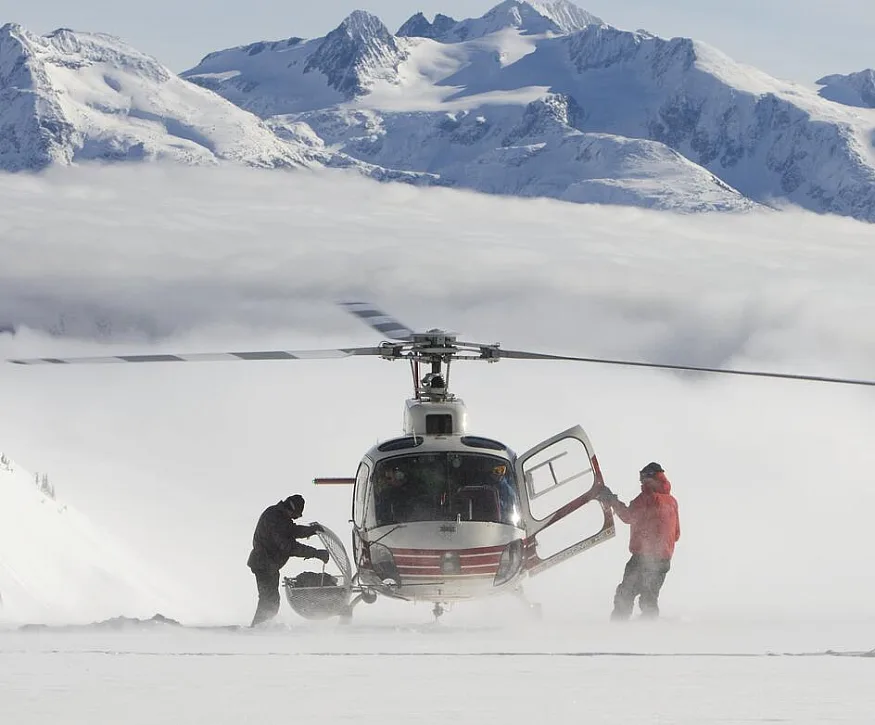 Esquí y snowboard con helicóptero en zonas vírgenes cerca de Whistler.