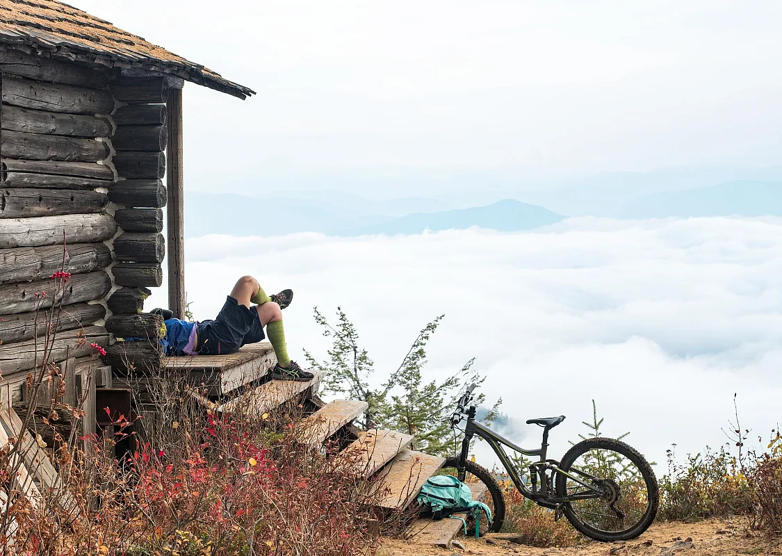 Eine Pause auf dem Redtop-Radweg im RED Mountain Resort