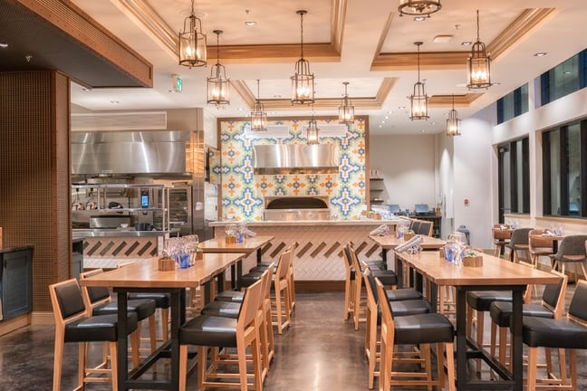 OAK + CRU: Restaurante de la planta baja y horno