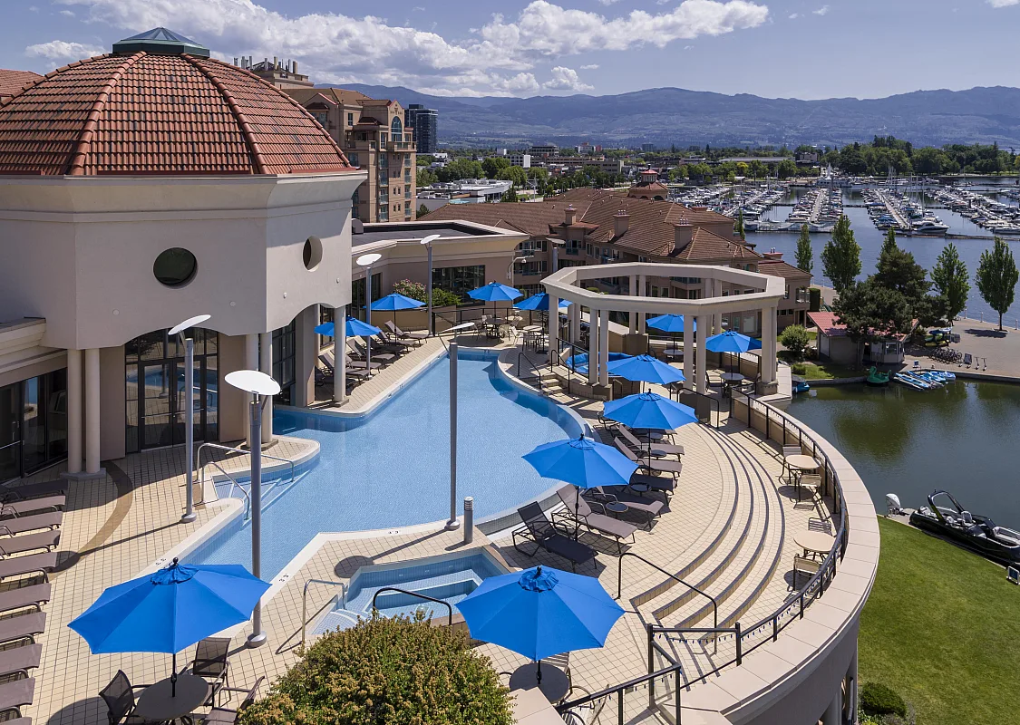 Piscina en la azotea del Royal Kelowna, de Bellstar Hotels